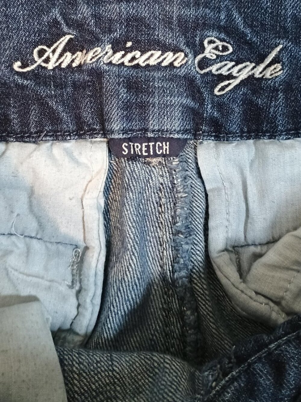 American Eagle/Denim Bermuda Shorts/Women 6 Medium Wash Y2K Double Button Preppy - Picture 2 of 8
